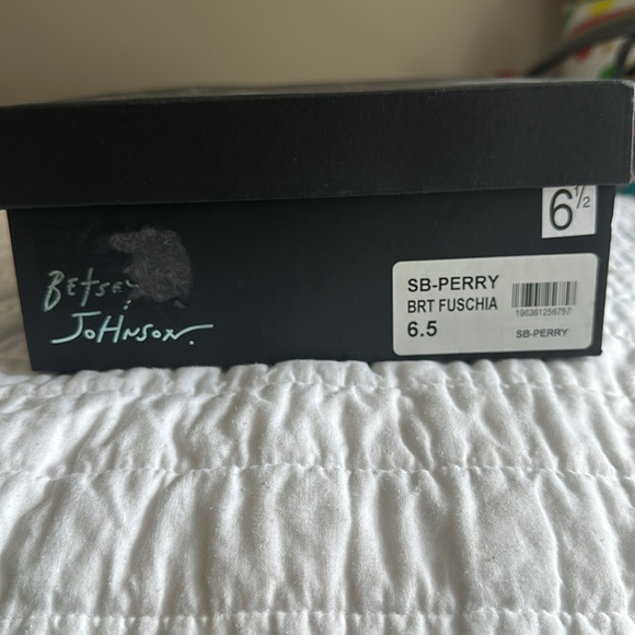 Betsey Johnson SB - Perry Bright Fuschia - Picture 4 of 4